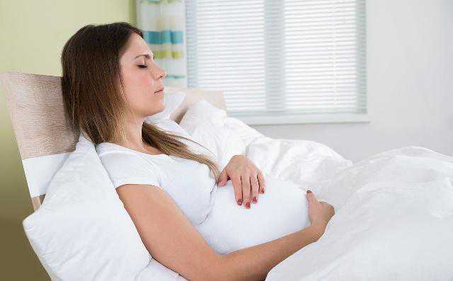 深圳助孕家庭的温馨日常：宝宝作息与喂养指南